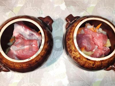 Kepimas su kiauliena puoduose Žingsnis 4