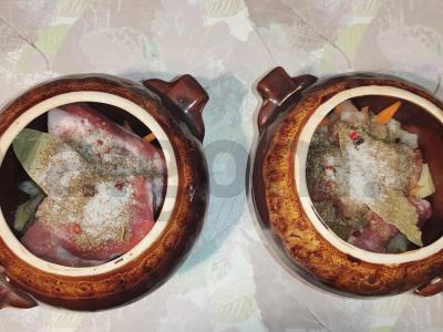 Kepimas su kiauliena puoduose Žingsnis 5