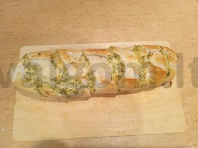 Česnakinis ir žolelių batonėlis pagrindine nuotrauka