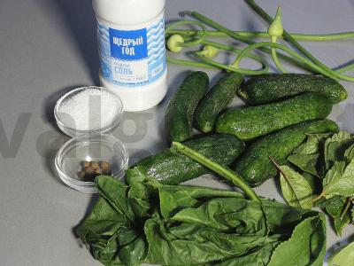 Sūdyti agurkai su prieskoniais ir žolelėmis Žingsnis 1