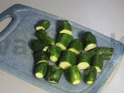 Sūdyti agurkai su prieskoniais ir žolelėmis Žingsnis 2