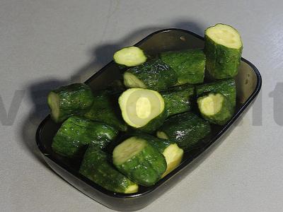 Sūdyti agurkai su prieskoniais ir žolelėmis Žingsnis 7