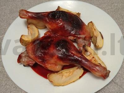 Anties šlaunelės, marinuotos aštriame sojų padaže ir keptos su obuoliu Žingsnis 5