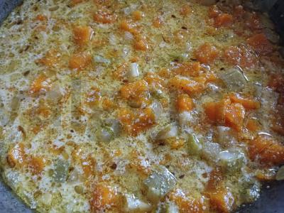 Moliūgų ir cukinijų piurė su kario prieskoniais Žingsnis 6