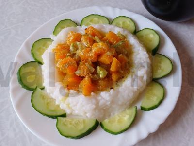 Moliūgų ir cukinijų piurė su kario prieskoniais pagrindine nuotrauka