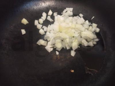 Bulvės su troškintomis raugintomis kopūstais vakarienei Žingsnis 1