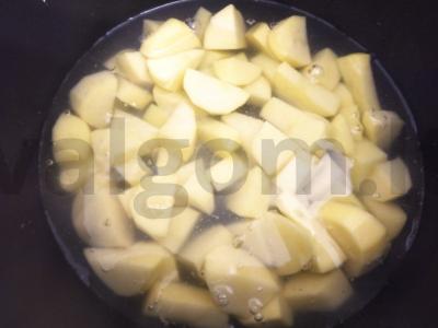 Bulvės su troškintomis raugintomis kopūstais vakarienei Žingsnis 5