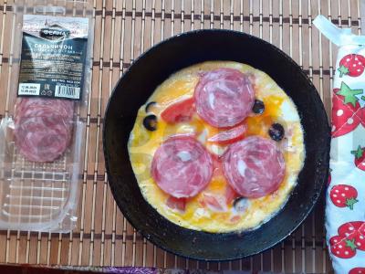 Kiaušinienė su salčichonu, pomidoru, alyvuogėmis ir česnaku Žingsnis 5