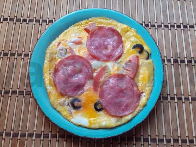 Kiaušinienė su salčichonu, pomidoru, alyvuogėmis ir česnaku Žingsnis 6