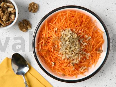 Morkų salotas su riešutais ir medumi Žingsnis 3