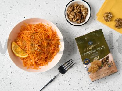 Morkų salotas su riešutais ir medumi pagrindine nuotrauka