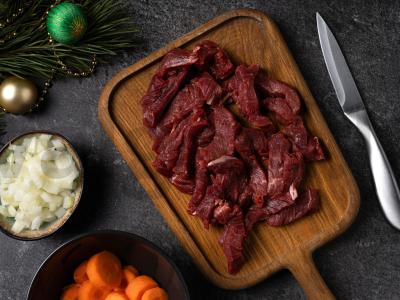 Jautiena su daržovėmis, džiovintais abrikosais ir grybais Žingsnis 1