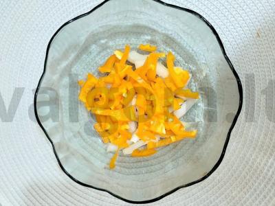 Aštrus salotas su pomidorais, paprika, agurkais ir ridikėliais Žingsnis 2