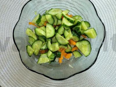 Aštrus salotas su pomidorais, paprika, agurkais ir ridikėliais Žingsnis 3