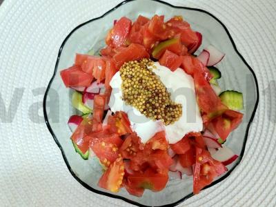 Aštrus salotas su pomidorais, paprika, agurkais ir ridikėliais Žingsnis 6