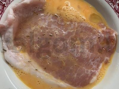 Kiaulienos šnicelis žemės riešutų dangoje Žingsnis 4