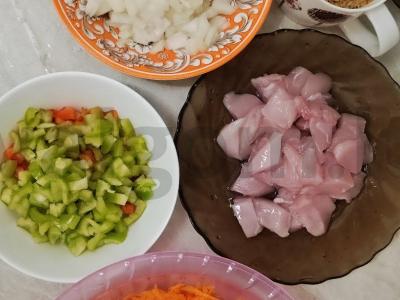 Bulguro plovas su paprikomis ir vištiena Žingsnis 1