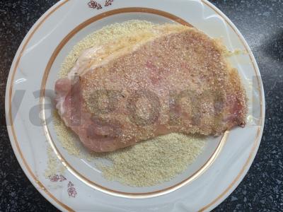 Kiaulienos šnicelis žemės riešutų dangoje Žingsnis 5