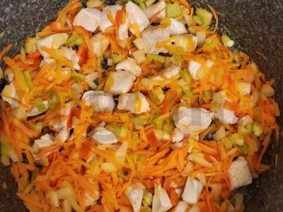 Bulguro plovas su paprikomis ir vištiena Žingsnis 3