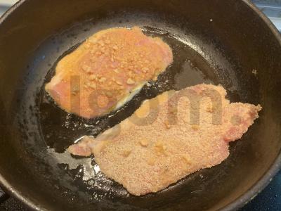 Kiaulienos šnicelis žemės riešutų dangoje Žingsnis 8