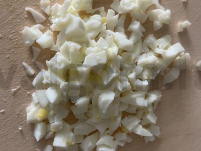 Salotas su karbonaidu ir aštriu padažu iš acidofilino Žingsnis 3