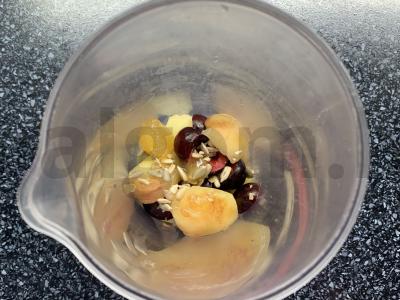 Kefyro, vyšnių, persikų, medaus ir sėklų kokteilis Žingsnis 2