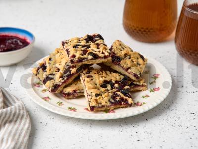 Sausainiai su juodaisiais serbentais pagrindine nuotrauka