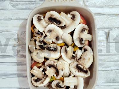 Sultinga vištienos, daržovių ir grybų apkepas Žingsnis 4