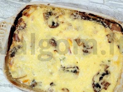 Sultinga vištienos, daržovių ir grybų apkepas pagrindine nuotrauka