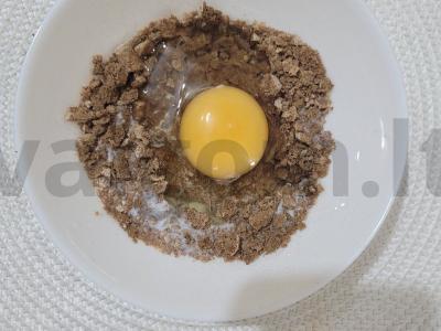 Naudingas blynelis iš avižų sėlenų su pomidoru ir sūriu Žingsnis 2