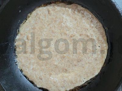 Naudingas blynelis iš avižų sėlenų su pomidoru ir sūriu Žingsnis 4