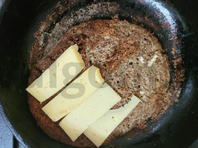 Naudingas blynelis iš avižų sėlenų su pomidoru ir sūriu Žingsnis 5