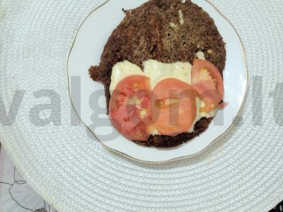 Naudingas blynelis iš avižų sėlenų su pomidoru ir sūriu Žingsnis 6