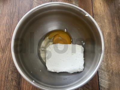 Sūrio pyragėliai iš lieso varškės su braškėmis Žingsnis 1