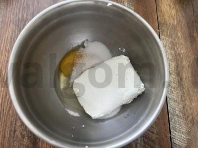 Sūrio pyragėliai iš lieso varškės su braškėmis Žingsnis 2