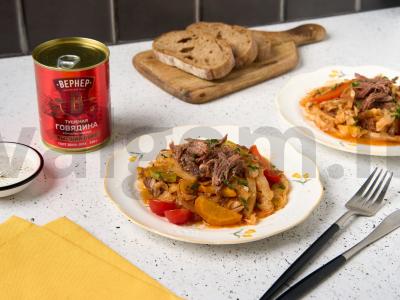 Daržovių troškinys su konservuota mėsa pagrindine nuotrauka