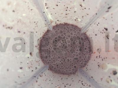 Pieninis kokteilis su mėlynėmis ir vyšnių sirupu Žingsnis 4