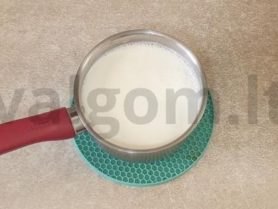 Avižinė košė su pienu, bananais ir obuoliais Žingsnis 1