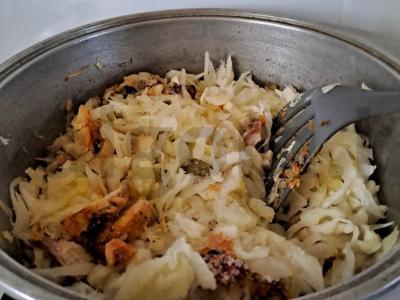 Troškinta kopūstai su rūkytomis vištienos Žingsnis 7