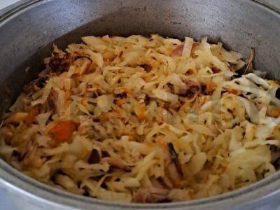 Troškinta kopūstai su rūkytomis vištienos Žingsnis 8