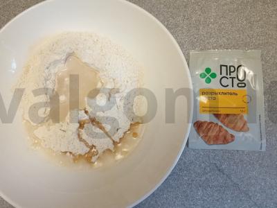 Čeburekai su voveraitėmis, sūriu ir pomidoru Žingsnis 1