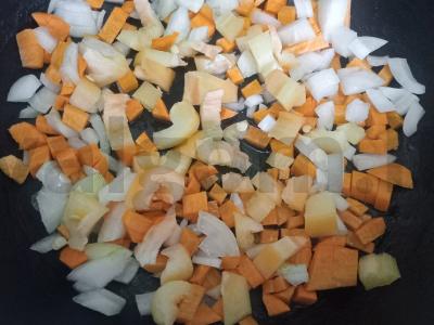 Kuskusas su faršu ir daržovėmis pietums Žingsnis 1