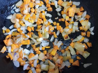 Kuskusas su faršu ir daržovėmis pietums Žingsnis 2