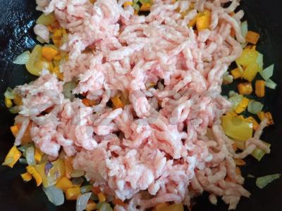 Kuskusas su faršu ir daržovėmis pietums Žingsnis 3