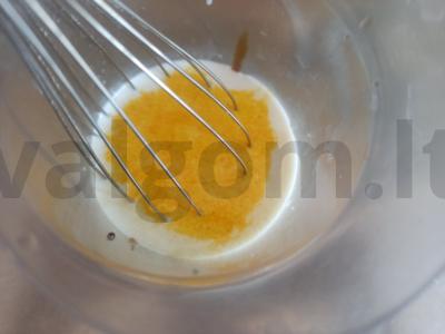 Greitas pieno kokteilis su uogiene ir cinamonu Žingsnis 3