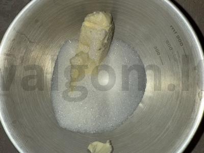 Karameliniai keksiukai „Oro“ Žingsnis 1