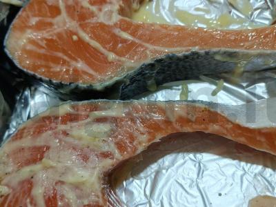 Lašiša, kepta orkaitėje su česnako padažu Žingsnis 4