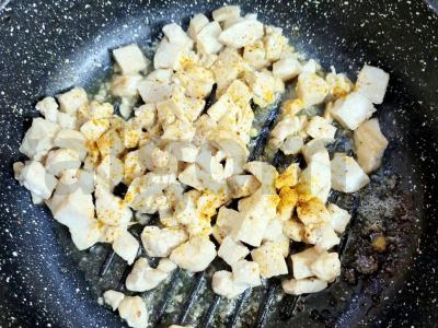 Tortilija su sūrio padažu, vištiena ir pomidoru Žingsnis 2