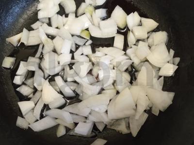 Juliens su pievagrybiais, voveraitėmis ir vištienos krūtinėle Žingsnis 1