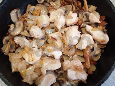 Juliens su pievagrybiais, voveraitėmis ir vištienos krūtinėle Žingsnis 8